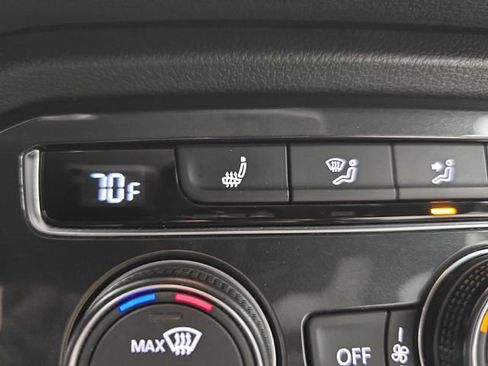 Used 2018 Volkswagen Tiguan SE image 33