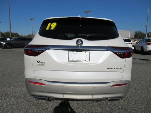 Used 2019 Buick Enclave Essence image 6