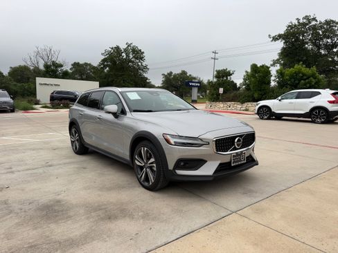 Certified 2025 Volvo V60 B5 Cross Country Plus AWD/4WD image 7