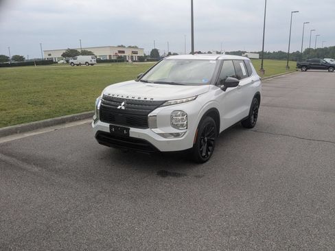 Used 2024 Mitsubishi Outlander SE Black Edition FWD image 7