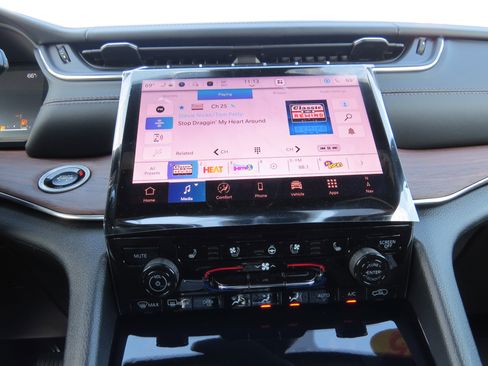 New 2025 Jeep Grand Cherokee Summit w/ Obsidian Package image 24