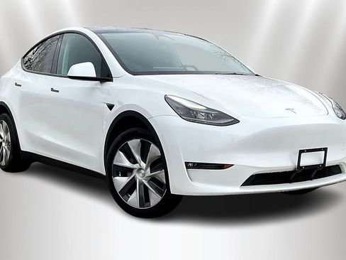 Used 2024 Tesla Model Y Long Range image 3
