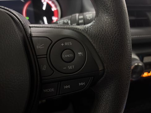Used 2025 Toyota RAV4 XLE AWD/4WD image 15