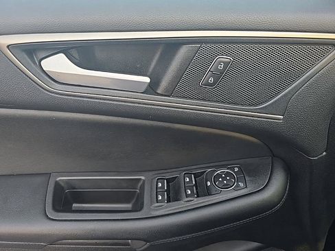 Used 2022 Ford Edge SEL w/ Convenience Package image 11