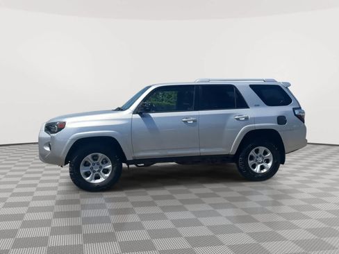 Used 2014 Toyota 4Runner SR5 AWD/4WD image 5