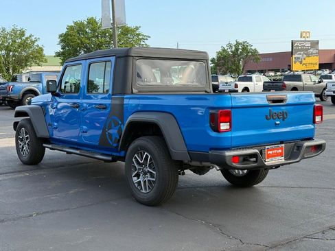 Used 2025 Jeep Gladiator Sport AWD/4WD image 5