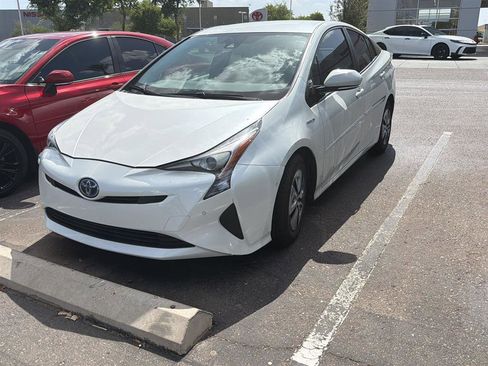 Used 2017 Toyota Prius Three FWD image 2