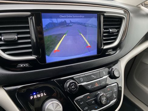 Used 2017 Chrysler Pacifica Touring-L image 15