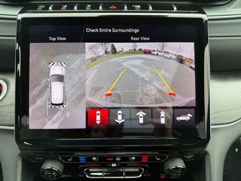 Used 2024 Jeep Grand Cherokee Limited w/ Luxury Tech Group II image 22