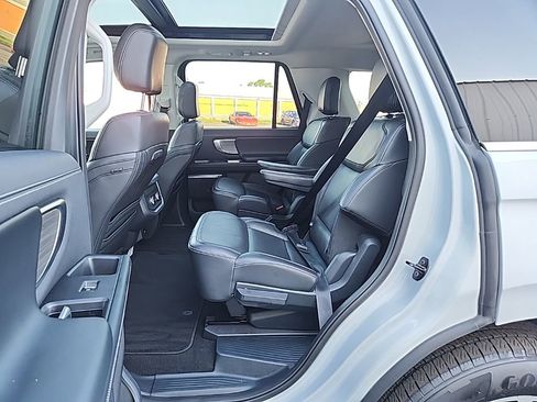 Used 2025 Ford Expedition Platinum AWD/4WD image 34