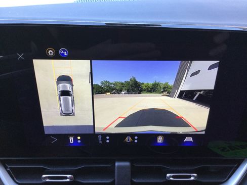 New 2026 Chevrolet Equinox LT w/ Safety and Technology Package AWD/4WD image 19