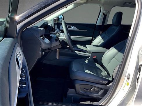 New 2026 Ford Explorer Active image 9