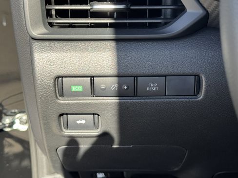 Used 2025 Nissan Sentra S image 17