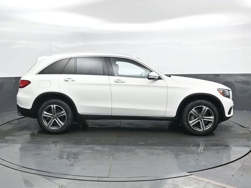 Used 2019 Mercedes-Benz GLC 300 4MATIC image 3