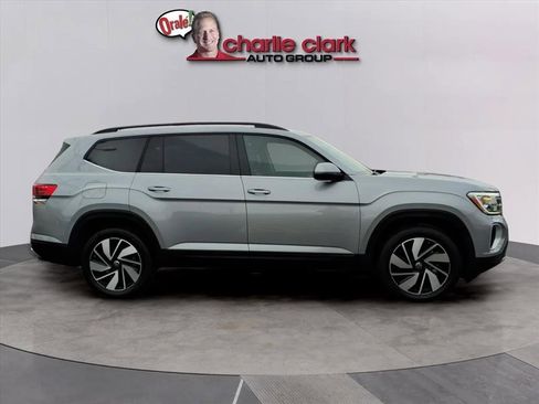 Used 2025 Volkswagen Atlas SE image 6
