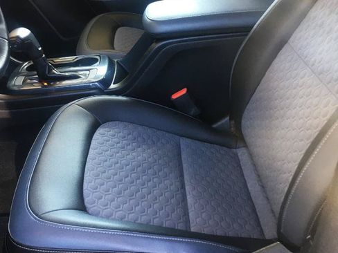 Used 2017 Chevrolet Colorado Z71 AWD/4WD image 11