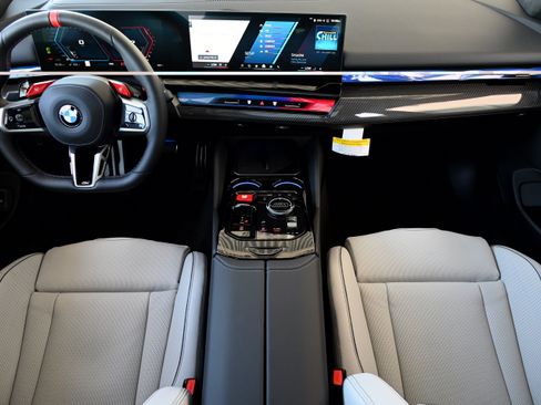 New 2027 BMW M5 w/ Executive Package AWD/4WD image 14