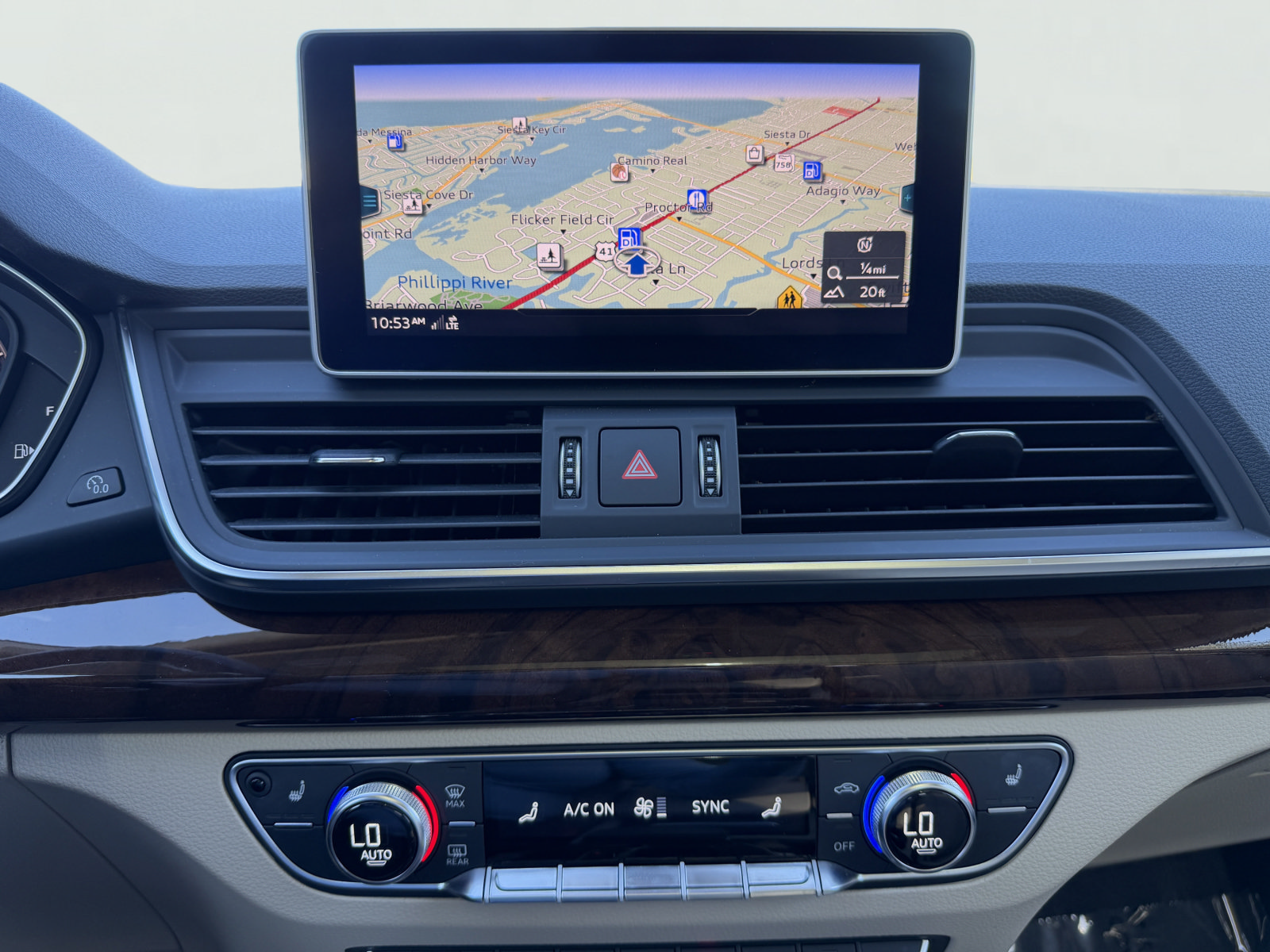 Used 2020 Audi Q5 e Prestige AWD/4WD image 25