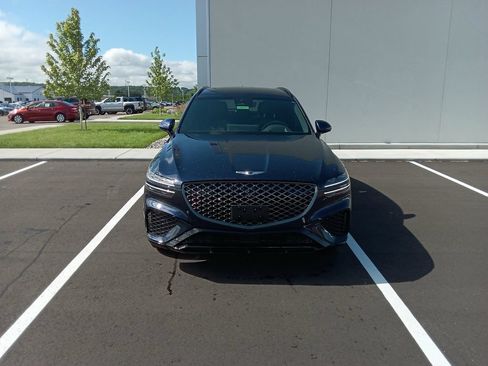Used 2022 Genesis GV70 3.5T Sport w/ Sport Prestige Package AWD/4WD image 4