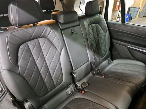 Used 2025 BMW X7 xDrive40i w/ Premium Package AWD/4WD image 12