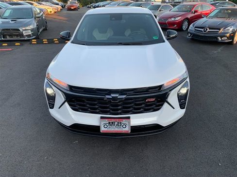 Used 2024 Chevrolet Trax RS w/ Driver Confidence Package image 11