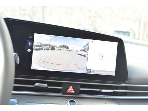 Used 2024 Hyundai Elantra SEL image 23