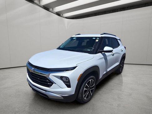 Used 2025 Chevrolet TrailBlazer LT AWD/4WD image 1