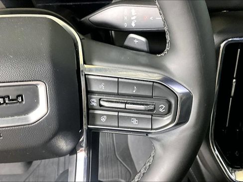 Used 2025 GMC Yukon Denali w/ Denali Reserve Package RWD image 15