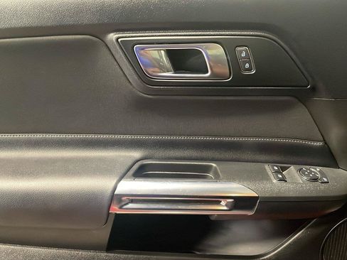 Used 2019 Ford Mustang Coupe RWD image 23