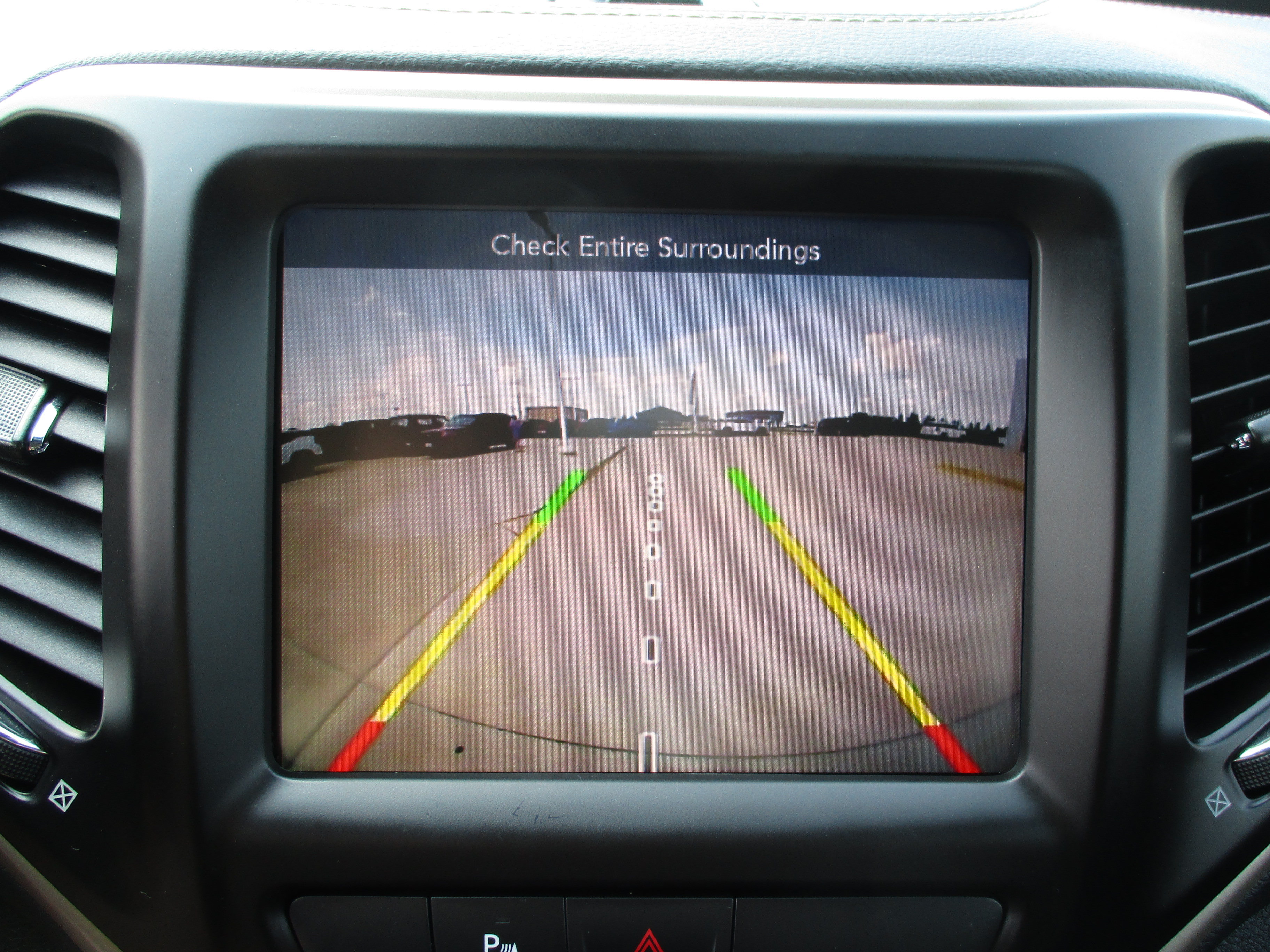 Used 2018 Jeep Cherokee Latitude FWD image 22