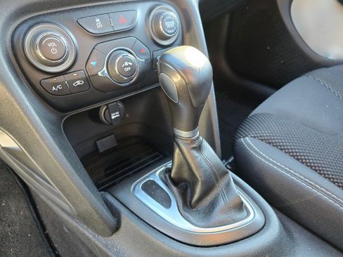 Used 2015 Dodge Dart SXT image 31