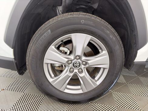 Used 2025 Toyota RAV4 XLE AWD/4WD image 12
