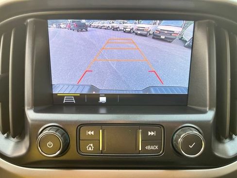 Used 2022 Chevrolet Colorado Z71 w/ Safety Package AWD/4WD image 33