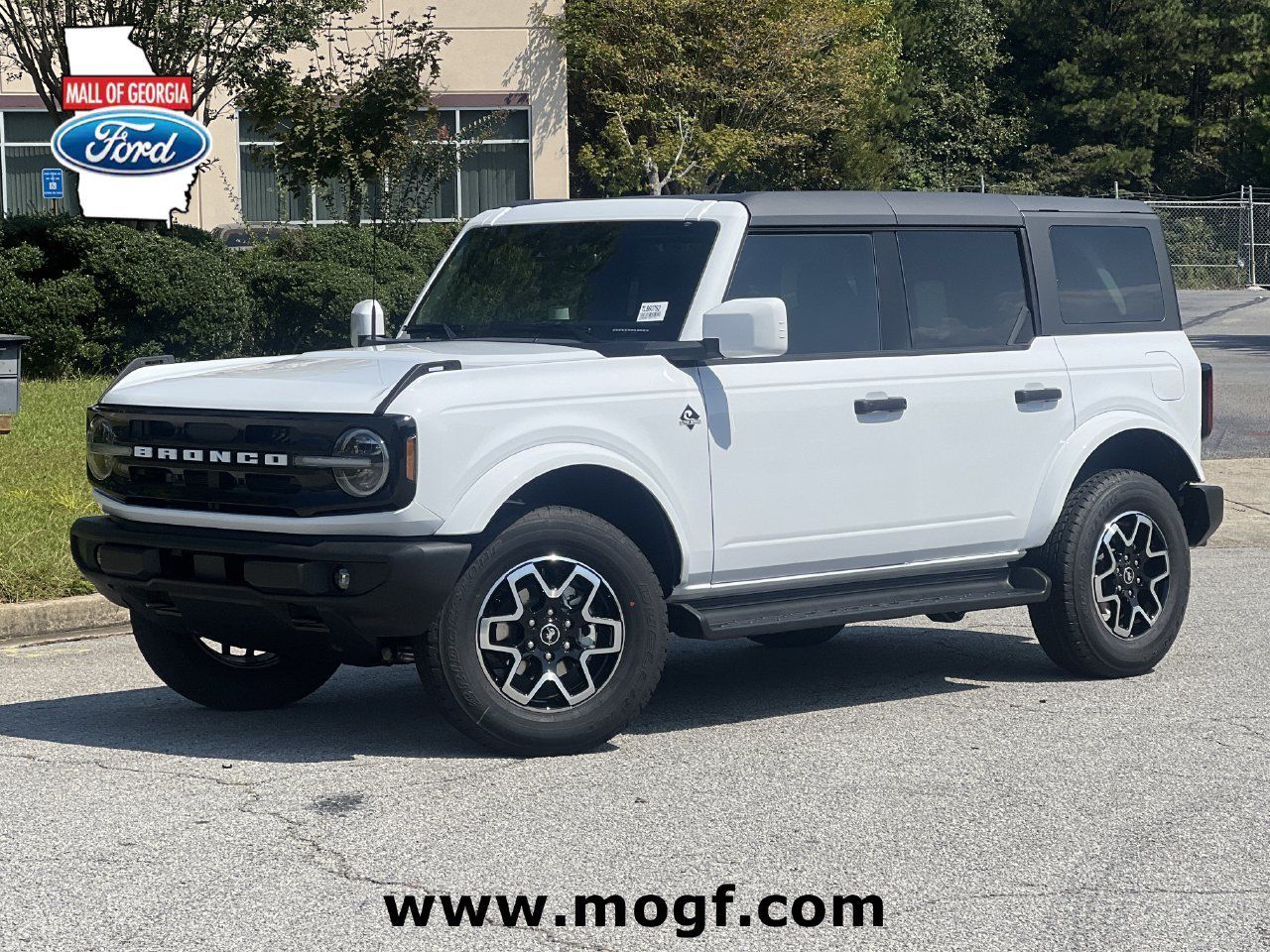 New 2026 Ford Bronco Outer Banks AWD/4WD image 1