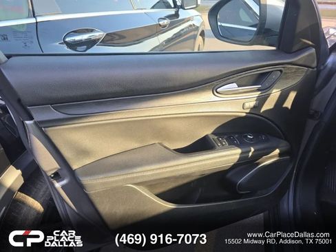 Used 2018 Alfa Romeo Stelvio AWD image 11