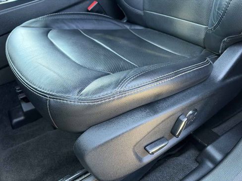 Used 2017 Ford Explorer Limited w/ Equipment Group 301A FWD image 9