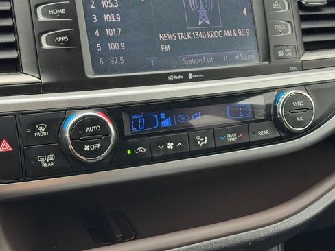 Used 2015 Toyota Highlander XLE AWD/4WD image 23