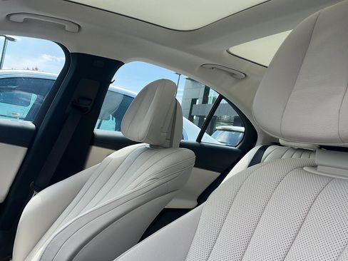 Used 2025 Mercedes-Benz E 350 Sedan image 9
