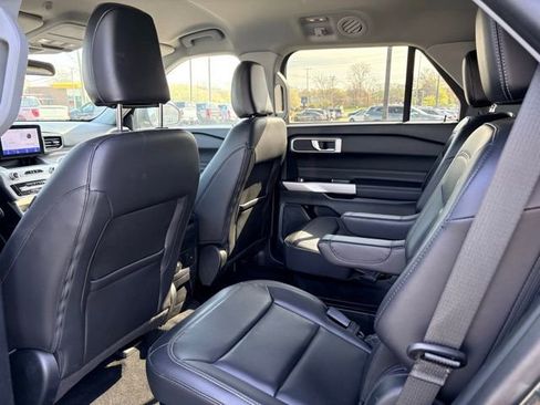 Used 2024 Ford Explorer XLT w/ Equipment Group 202A AWD/4WD image 15