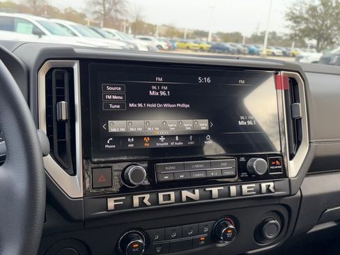 Used 2025 Nissan Frontier SV image 15