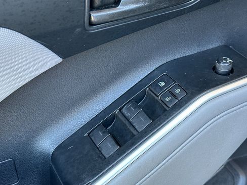 Used 2021 Toyota Highlander L AWD/4WD image 12