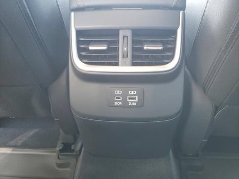 Used 2024 Subaru Outback Premium AWD/4WD image 12