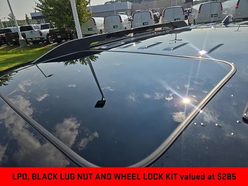Used 2022 GMC Acadia AT4 w/ Technology Package AWD/4WD image 9