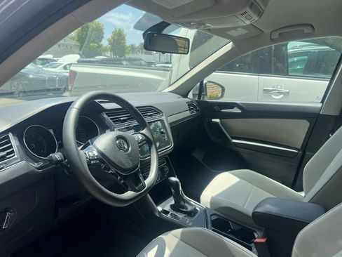 Used 2021 Volkswagen Tiguan SE FWD image 9