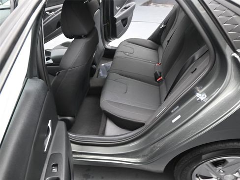 New 2026 Hyundai Elantra SE image 6