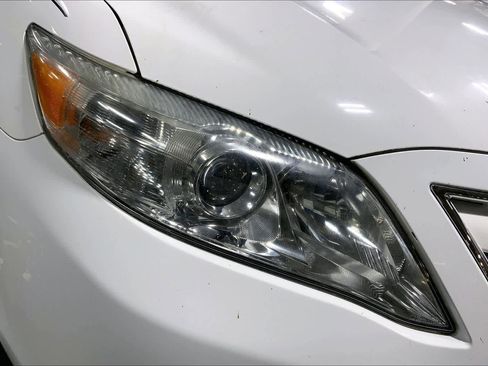 Used 2011 Toyota Camry LE image 27