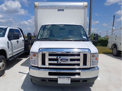 Used 2023 Ford E-450 and Econoline 450 Super Duty w/ Power Windows & Locks Group RWD image 2
