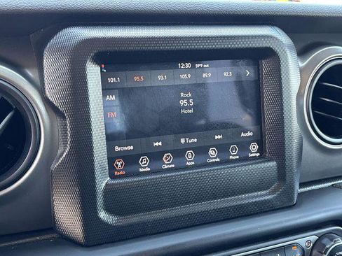 Certified 2023 Jeep Gladiator Sport AWD/4WD image 24