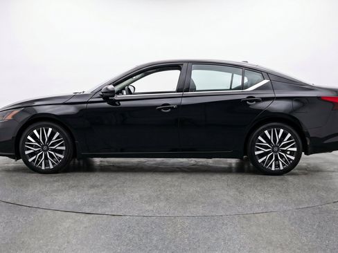Used 2025 Nissan Altima 2.5 SV FWD image 5