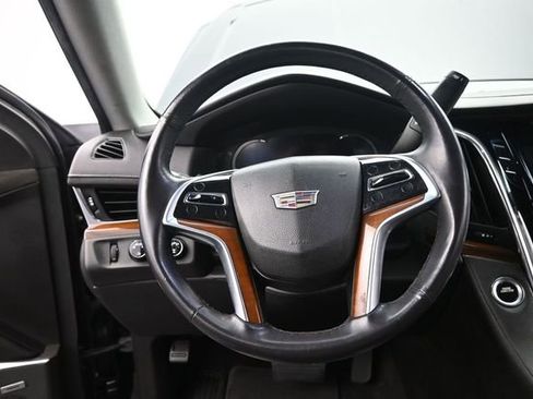 Used 2018 Cadillac Escalade ESV 4WD image 28